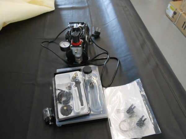 Airbrush Set met Compressor en Airbrush Pistool Manomter & Luchtfilter - 4 bar double action - Zwart - Afbeelding 2