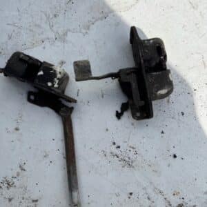 Nissan Patrol 3.3 achterklep sloten